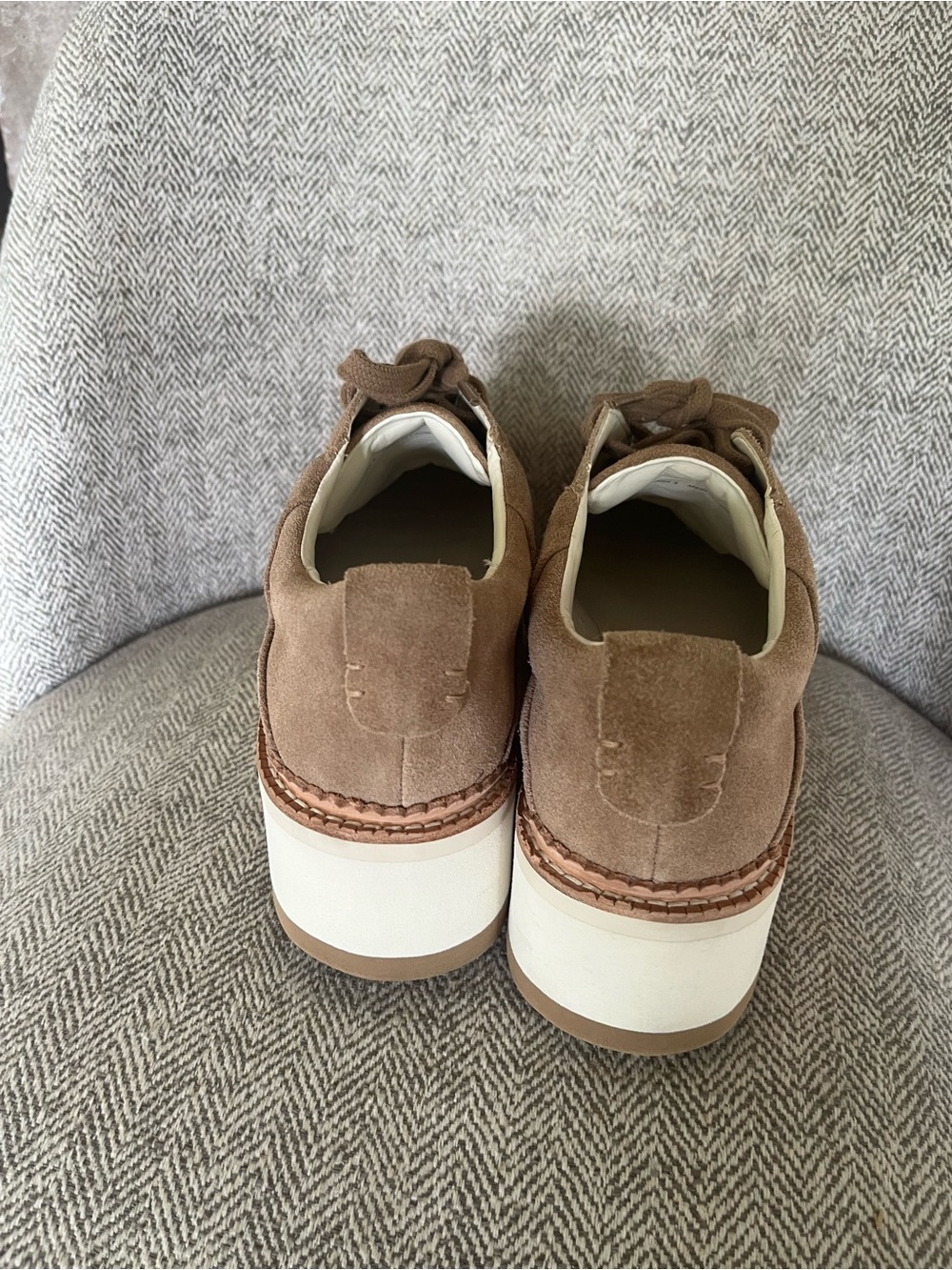 Dolce Vita Women’s Size 8 Taupe Suede Platform Lace Up Sneakers - Picture 4 of 7